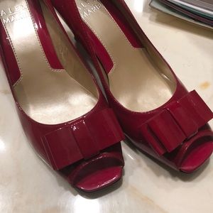 Almost NEW! Red patent leather peep 👀 toes!